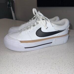 Nike Women's Court Legacy Lift